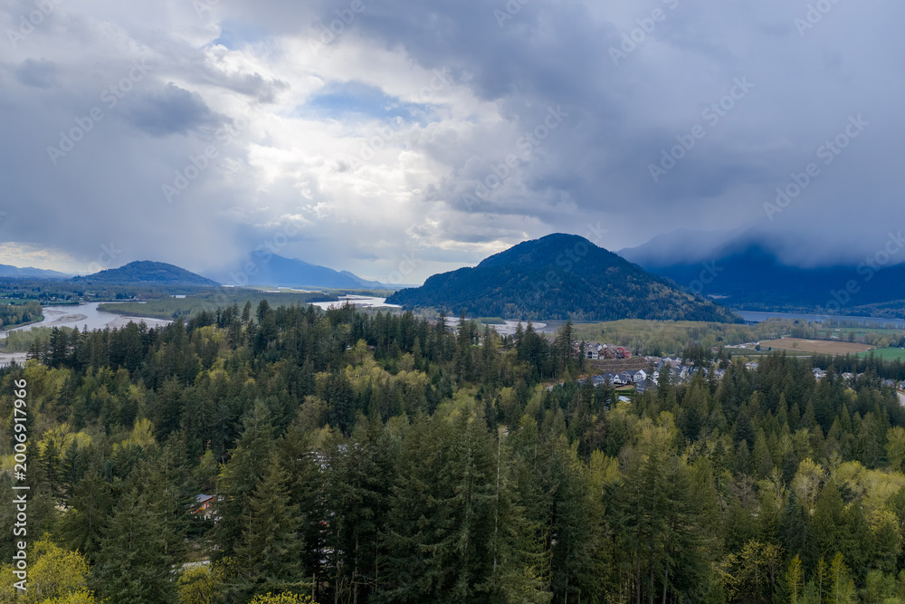 Obraz premium Dramatic River Valley Panorama Over Harrison Mills in Fraser Valley British Columbia, Canada