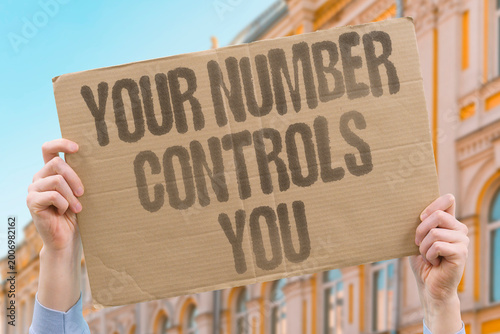 Fotografia "Your Number Controls You" Assigned scores invisibly constrain individual choices and daily opportunities