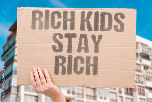 Foto "Rich Kids Stay Rich" Economic class tends to reproduce itself across successive family generations