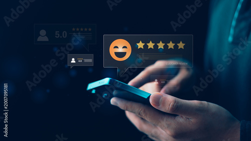 Canvas Print customer service specialist manages online reviews using rating systems, custome