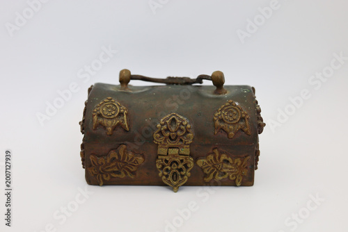 Billede på lærred Decorative Bronze Treasure Box for Jewellery