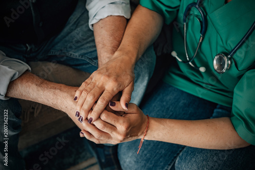 Cuadro en lienzo nurse in green scrubs gently holding elderly patient hands, showing empathy, car
