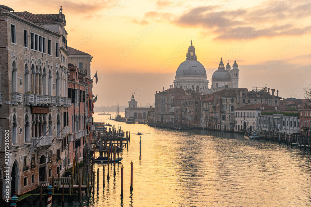Fototapeta premium sunrise on grand canal from accademia bridge, venice