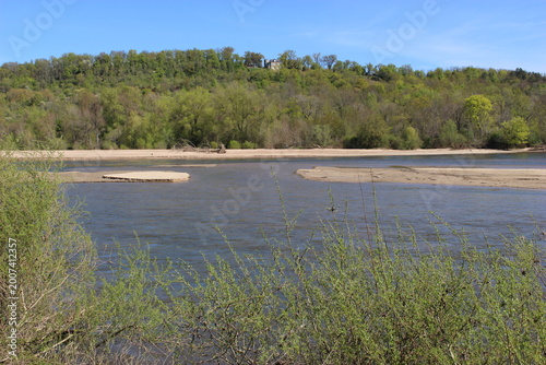 Billede på lærred Banc de sable sur la Loire juste en aval du Bec d'Allier au printemps