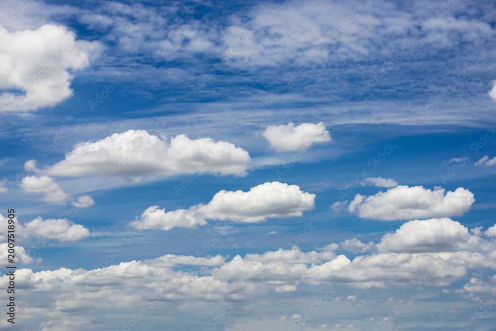 Fototapeta premium beautiful blue sky and white fluffy cloud horizon outdoor for background.