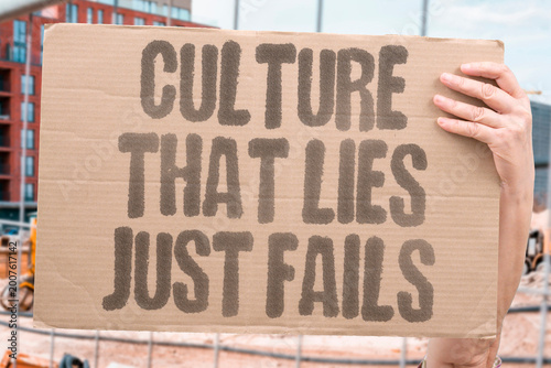 Schilderij op canvas "Culture That Lies Just Fails" Organizational cultures built on suppressed truth produce compounding institutional dysfunction