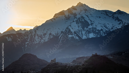 Canvas Print Ville de Sion avec les châteaux de Valère et Tourbillon, Valais, Suisse