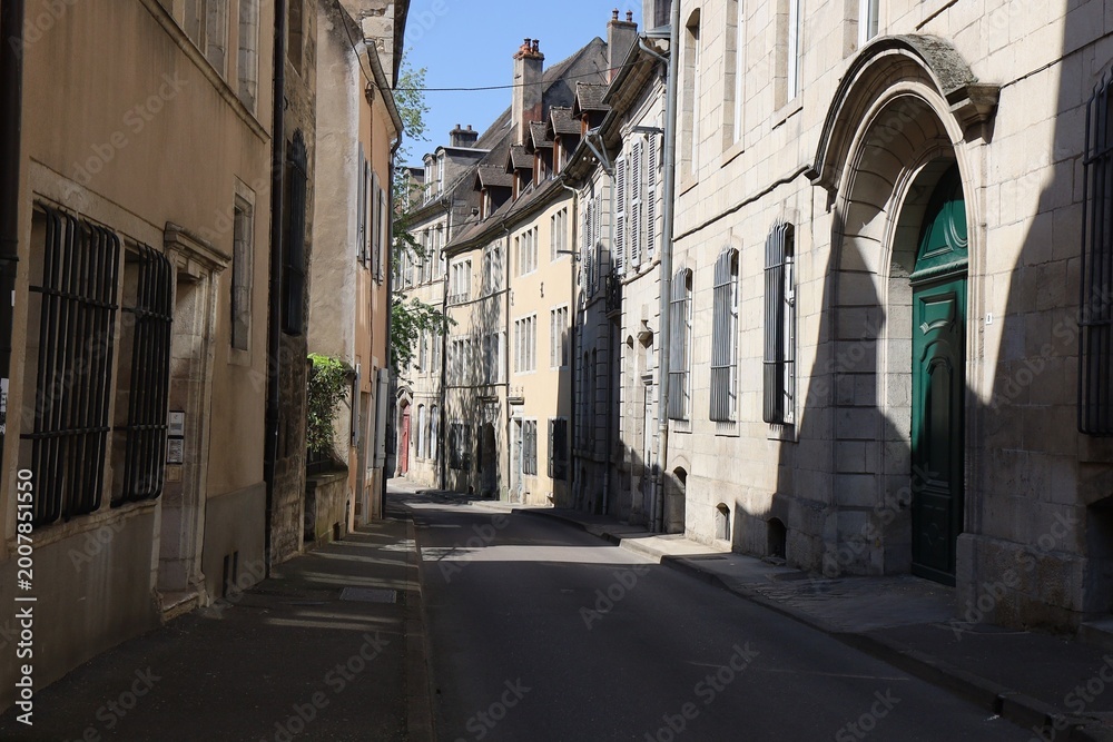 Obraz premium Vieille rue typique, ville de Dole, département du Jura, France