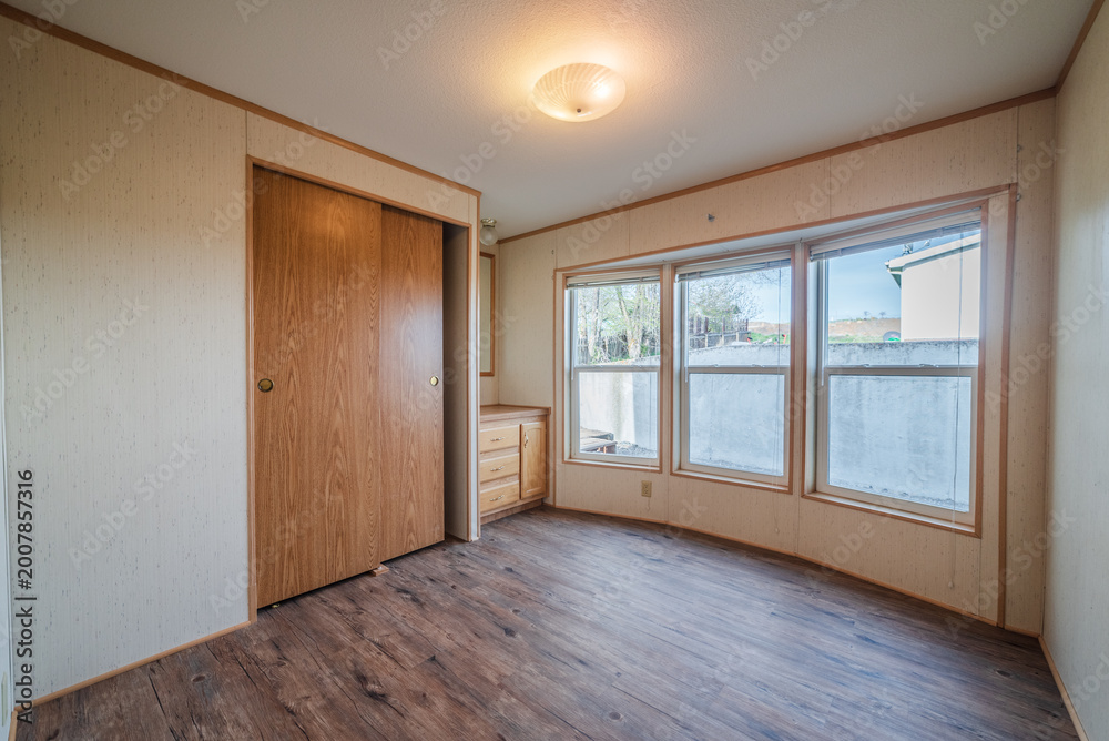 Obraz premium Empty Bedroom Ready For Move-In
