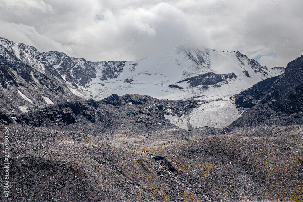 Φωτογραφία mountain landscape in the Altai Mountains