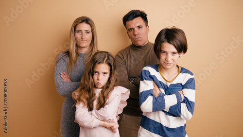 Quadro su tela Parents and children standing together, looking displeased