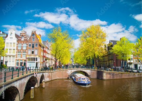 Billede på lærred Tour Boat in Amsterdam Holland