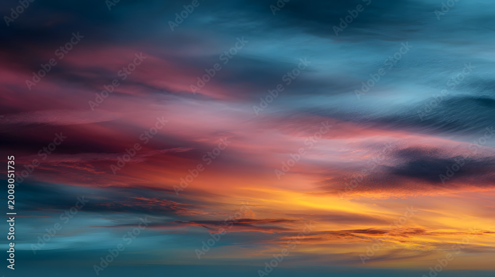 Fototapeta premium Abstract sunset sky with gentle color blending 