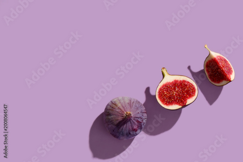 Konstfotografi Fresh ripe figs on lilac background