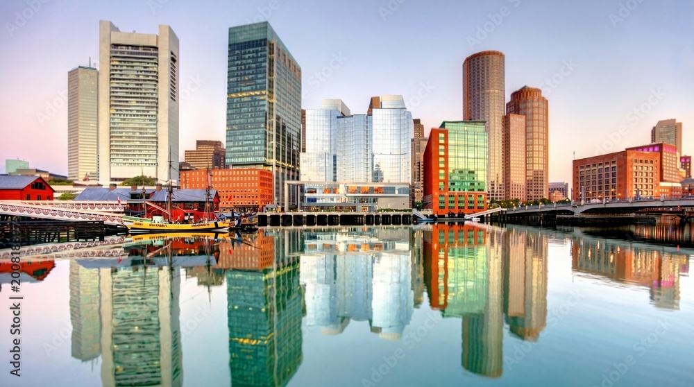 Fototapeta premium City skyline with modern and historic buildings reflected in water
