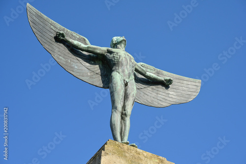 Foto Otto-Lilienthal-Denkmal von Peter Breuer, Bäkepark, Steglitz, Berlin, Deutschlan