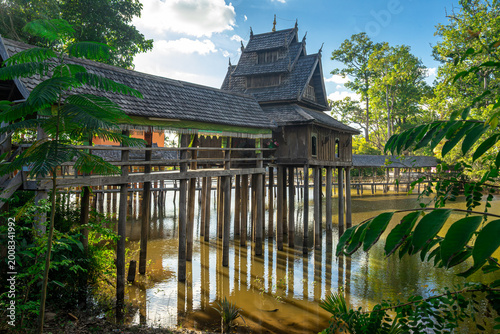 Schilderij op canvas Hotay Pidok library dark wood architecture Laos
