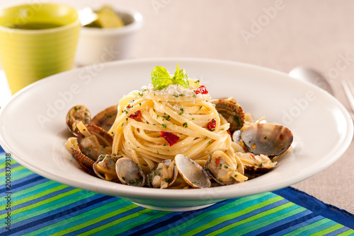 Принти на полотні Delicious Spaghetti alle Vongole with Fresh Clams, Garlic, and Herbs in White Pl