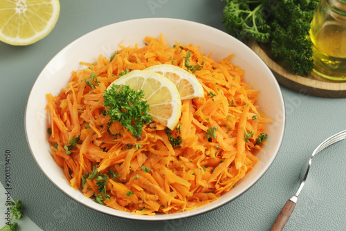 Tableau sur toile Salad Carrotes rapees - traditional French dish made of carrots