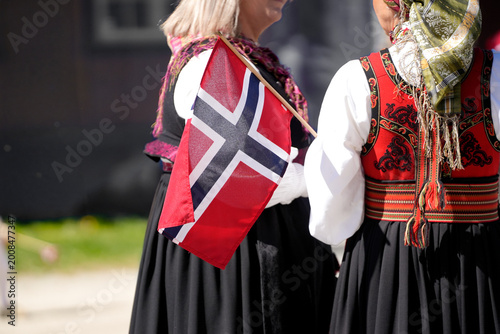Foto Norwegian Bunad Close Up Two Women Embroidery Detail Flag — Traditional Folk Cos