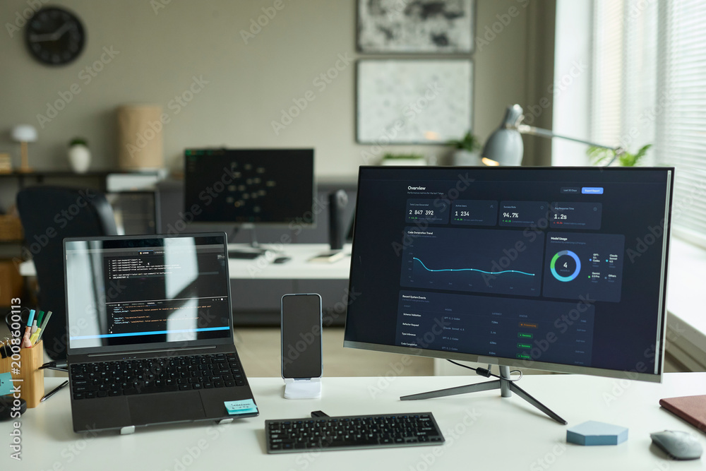 © Westend61 - Modern office desk with financial dashboard on monitor and laptop © Westend61 - Modern office desk with financial dashboard on monitor and laptop