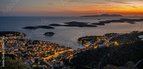 Cuadro en lienzo A stunning view of the city of Hvar in Croatia at dusk