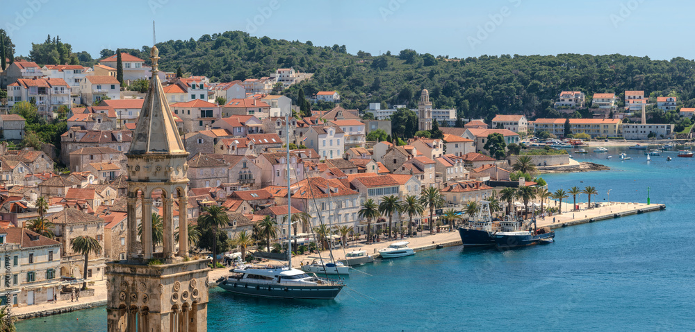 Obraz premium panoramic view of the town of Hvar on the island of Hvar in the Adriatic Sea