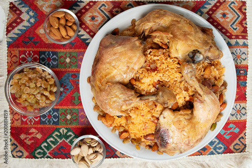 top view chicken kabsa platter with almonds pistachios and raisins