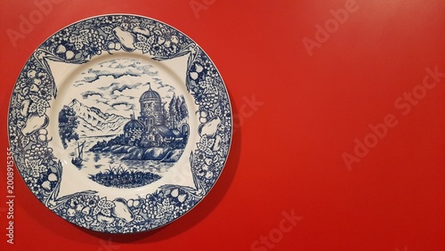 Schilderij op canvas a classic plate with a motif depicting natural scenery and castle buildings
