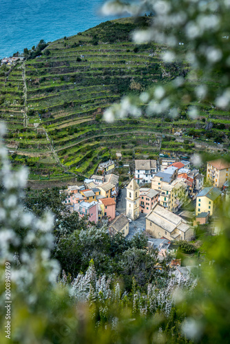 Village Italien fleuri