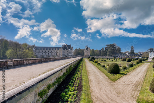 Fotografie The Château de Chenonceau, also known as the ladies' castle, is a 16th-century residential-style castle located in the French commune of Chenonceaux, in the Indre-et-Loire department