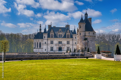 Canvas-taulu The Château de Chenonceau, also known as the ladies' castle, is a 16th-century residential-style castle located in the French commune of Chenonceaux, in the Indre-et-Loire department