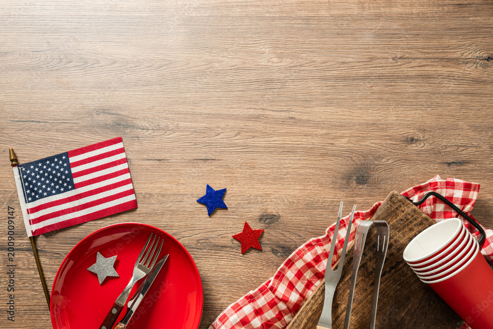 Naklejka premium Independence day table setting with American flag plate and copy space top view