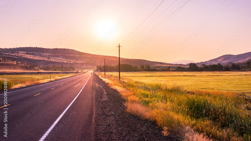 Fototapeta premium Sunrise On A Desert Highway In Eastern Oregon