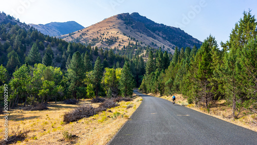 Fényképezés Bicycle Ascending On A Secondary Road Into The Mountains