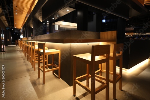 高級な日本料理店・鮨屋のカウンター