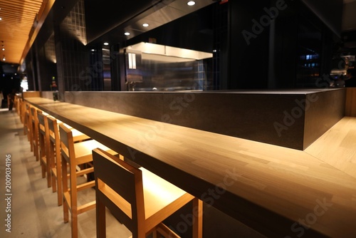 高級な日本料理店・鮨屋のカウンター