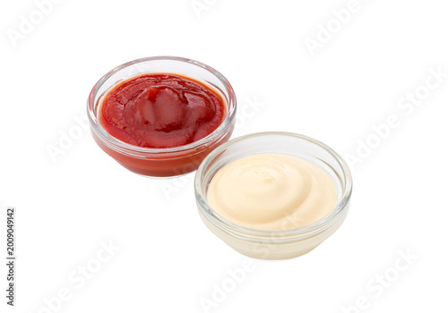 Cuadro en lienzo Ketchup and mayonnaise in glass bowls, red and white condiment sauces isolated o