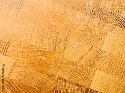 Fotografie End grain oak wood cutting board background, top view