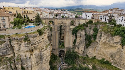 Fotobehang Ronda Puente Nuevo Witte huizen van Ronda op klif  © Manolo García