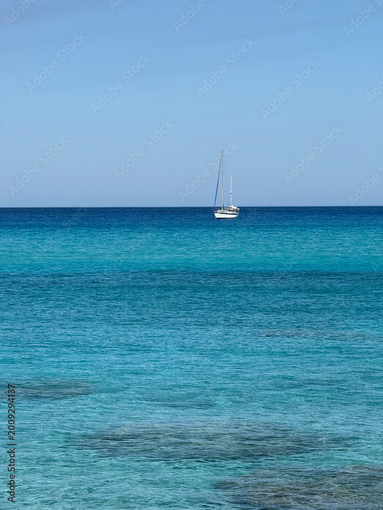 Obraz premium Beautiful cozy Yacht on the horizon in the sea in Greece.