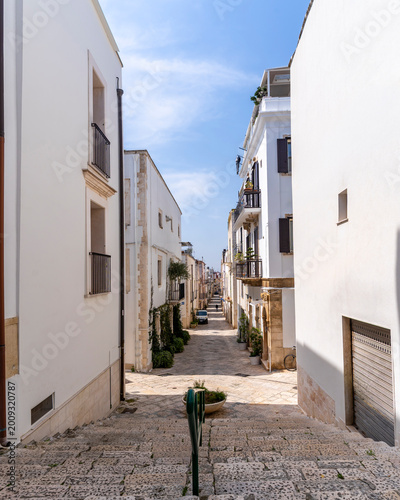 Φωτογραφία The Conversano Town street view in Puglia Region of Italy