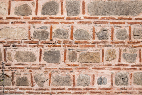 Foto Opus mixtum, a traditional Roman style combining alternating layers of stone rubble and red clay bricks