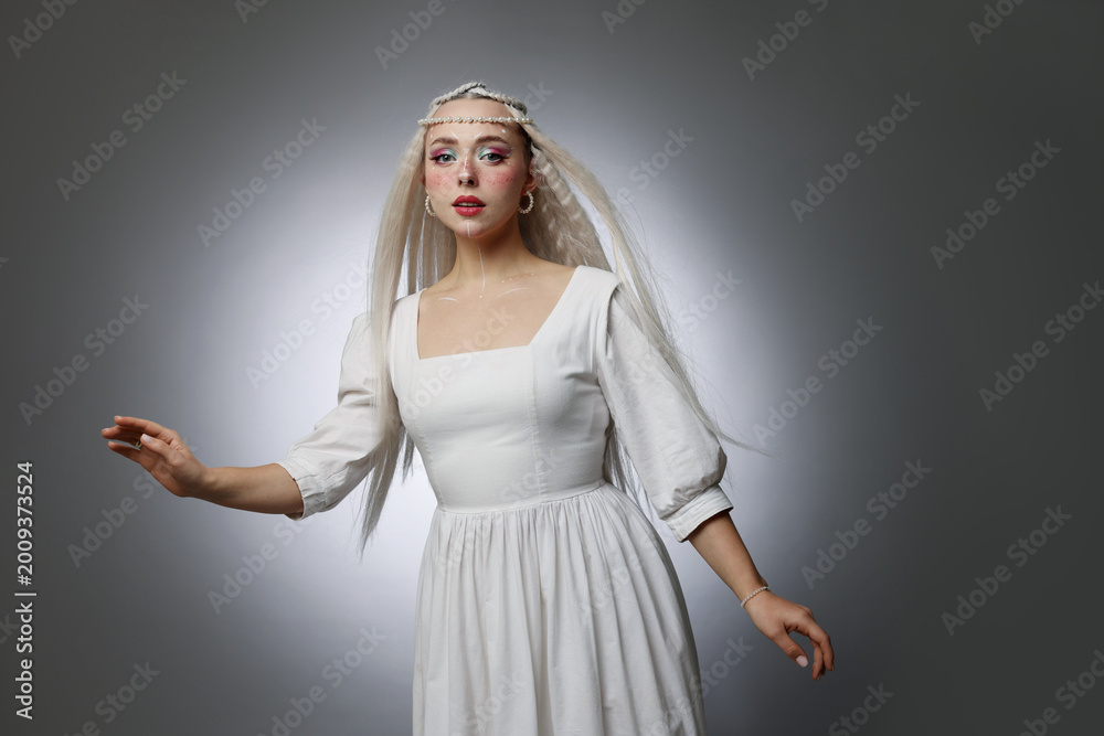Naklejka premium Beautiful elf girl on grey gradient background