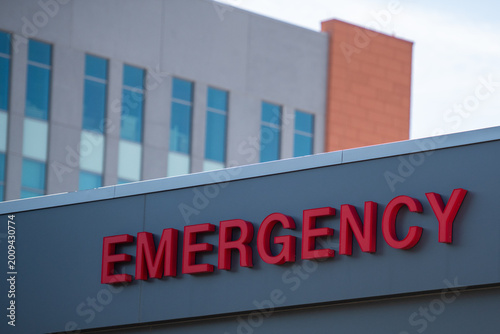 Tableau sur toile An emergency sign outside a hospital