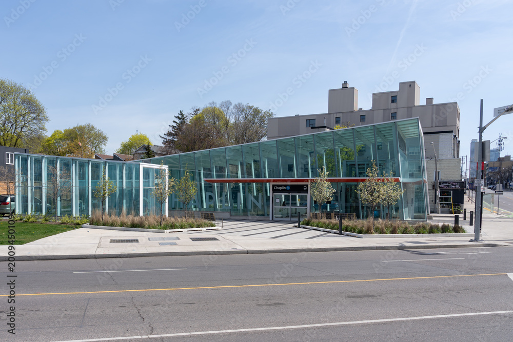 Fototapeta premium Toronto, ON, Canada - May 4, 2026: Chaplin Station entrance on the Eglinton Crosstown LRT (Line 5) in Toronto, ON, Canada, in 2026. The Eglinton Crosstown LRT is a new rapid transit line in Toronto.