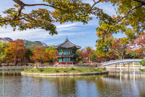 Bild auf Leinwand Beautiful Autumn Scenery of Hyangwonjeong Pavilion in Gyeongbokgung Palace, Seou