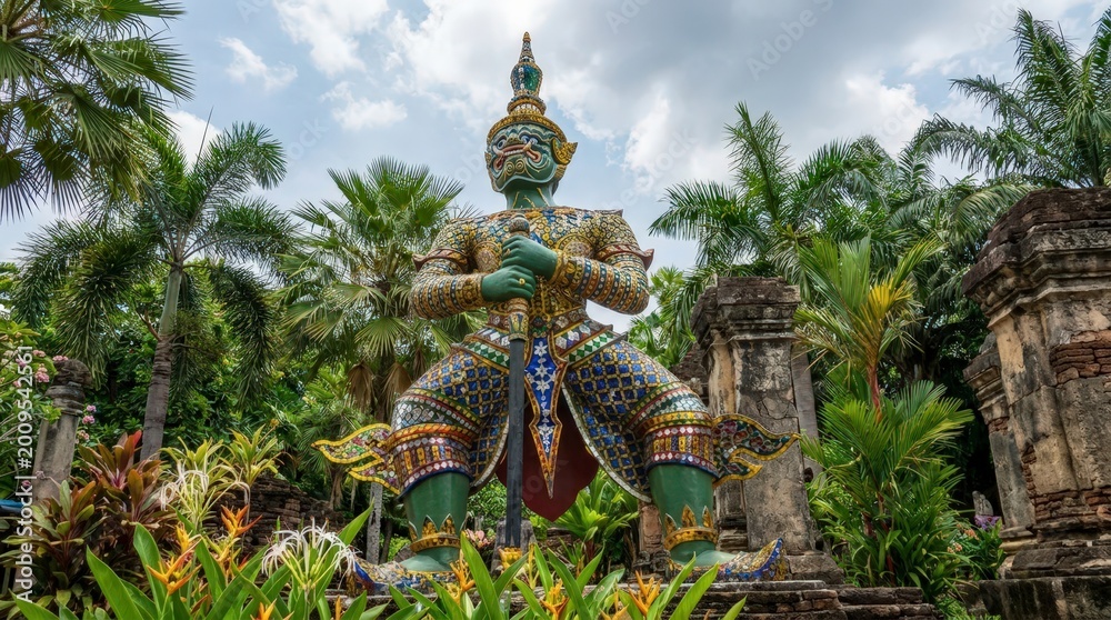 Fototapeta premium Giant statue in a tropical garden