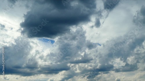 荒れ模様の空の風景