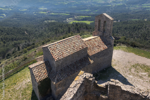 Cuadro en lienzo Exploring the Ancient Boixadors Castle Amidst Catalonia's Scenic Landscape